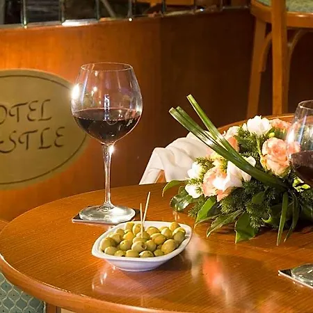 Castle Hotel 2*